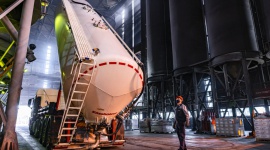 CEVA Logistics i Teksid Iron Poland świętują 20-lecie współpracy Transport, BIZNES - CEVA Logistics, wiodący globalny operator logistyczny świętuje w tym roku 20-lecie współpracy z Teksid Iron Poland, światowym liderem w produkcji żeliwa i odlewów dla przemysłu motoryzacyjnego. Co ważne, w tym roku Teksid Iron po raz kolejny przedłużył umowę o współpracy z CEVA.