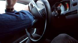 Liczba pijanych kierowców rośnie. Czy w te Święta padnie rekord? Transport, BIZNES - Jak wynika z danych policji, w Polsce w zeszłym roku odnotowano ponad 111 tysięcy osób prowadzących samochód pod wpływem alkoholu. Był to najwyższy wynik w naszym kraju od dekady. Statystyki pokazują również, że spożycie napojów wyskokowych przez Polaków stale rośnie.