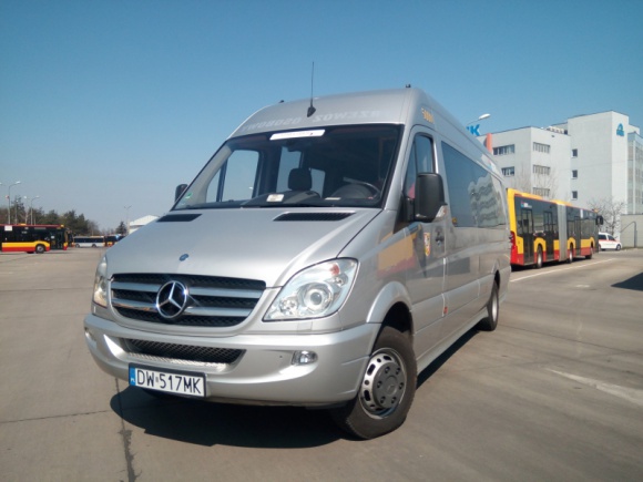 MPK w walce z pandemią. Darmowy transport na szczepienia Transport, BIZNES - #WrocławSięSzczepi – Solidarnie przeciw COVID-19. MPK dowiezie do punktów szczepień osoby z niepełnosprawnościami w stopniu znacznym oraz seniorów mających problem w dotarciu tam we własnym zakresie. Usługa będzie bezpłatna.
