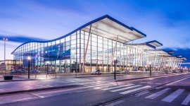 2020 rok na wrocławskim lotnisku: ponad 1 mln pasażerów Turystyka, BIZNES - Port Lotniczy Wrocław podsumowuje trudny i nietypowy rok. W okresie pandemii najwięcej pasażerów było w sezonie letnim. Dla lotniska najważniejsze pozostaje zdrowie podróżnych i pracowników. Jakie są prognozy na rok 2021? Jest szansa, że na wakacje wróci nawet 90% połączeń