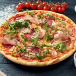 Baked,Pizza,With,Salami,,Prosciutto,And,Chicken,With,Red,Sauce Międzynarodowy Dzień Pizzy, czyli ulubione święto kulinarne Polaków